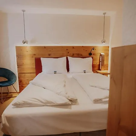 Otel Altstadtmittehotel Sonne 4*