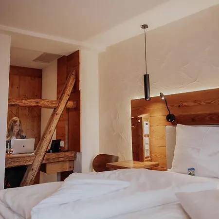 Altstadtmittehotel Sonne Otel 4*