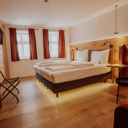 Altstadtmittehotel Sonne Otel 4*