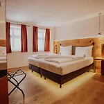 Altstadtmittehotel Sonne Hotel 4*
