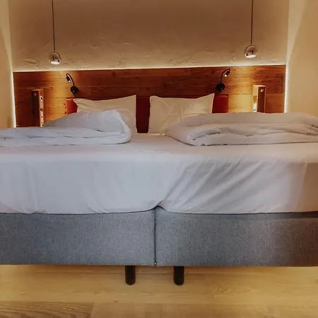 Hotell Altstadtmittehotel Sonne 4*