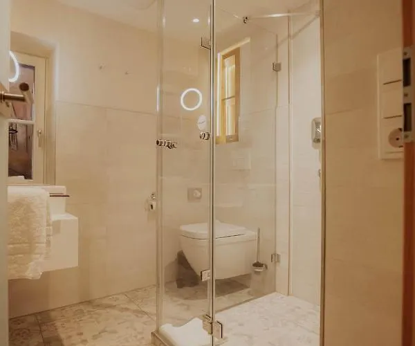 ホテル Altstadtmittehotel Sonne ディンケルスビュール