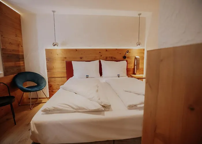 ホテル Altstadtmittehotel Sonne 4*